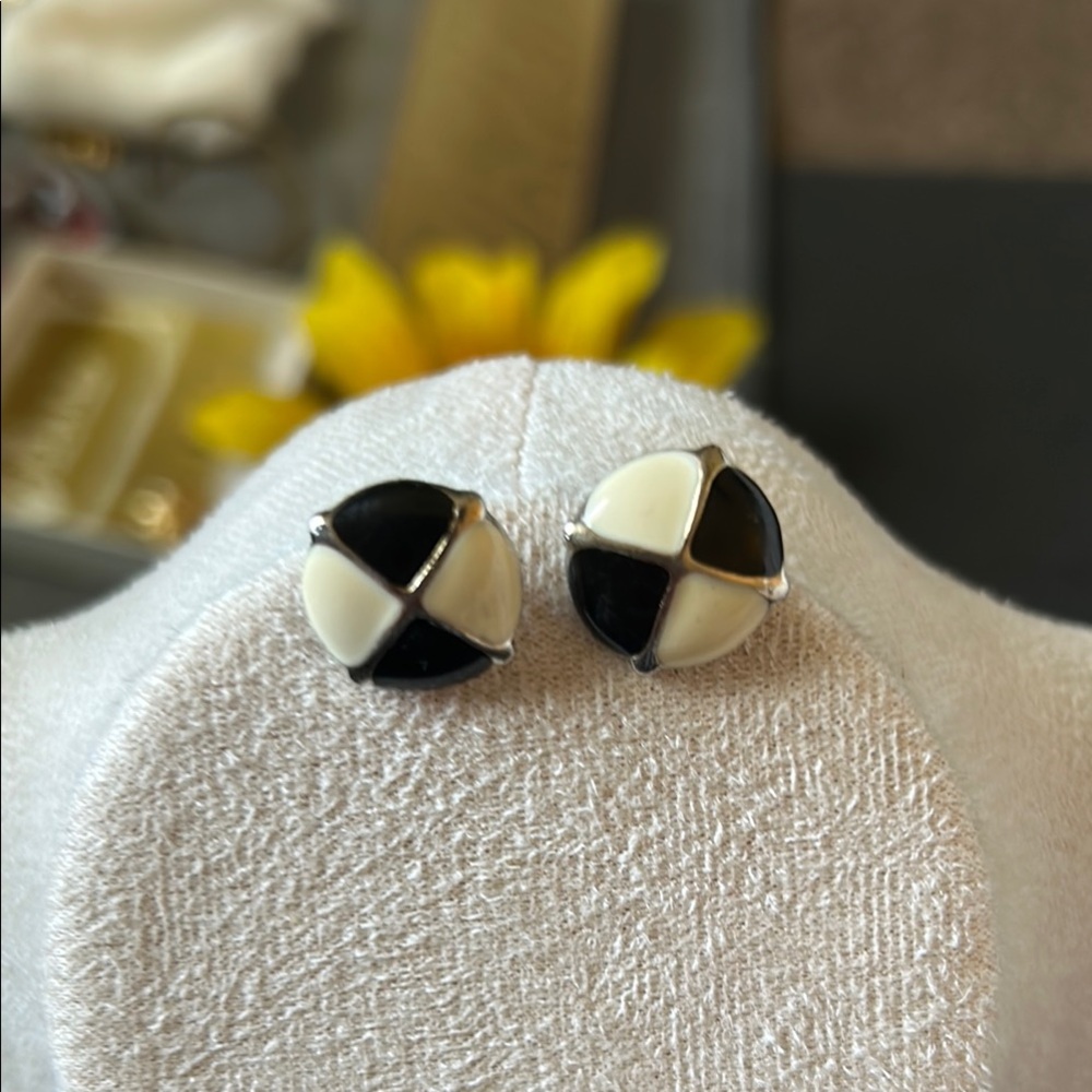 Vintage 80 s Stud Elegant Black and Cream Earring’s Enamel